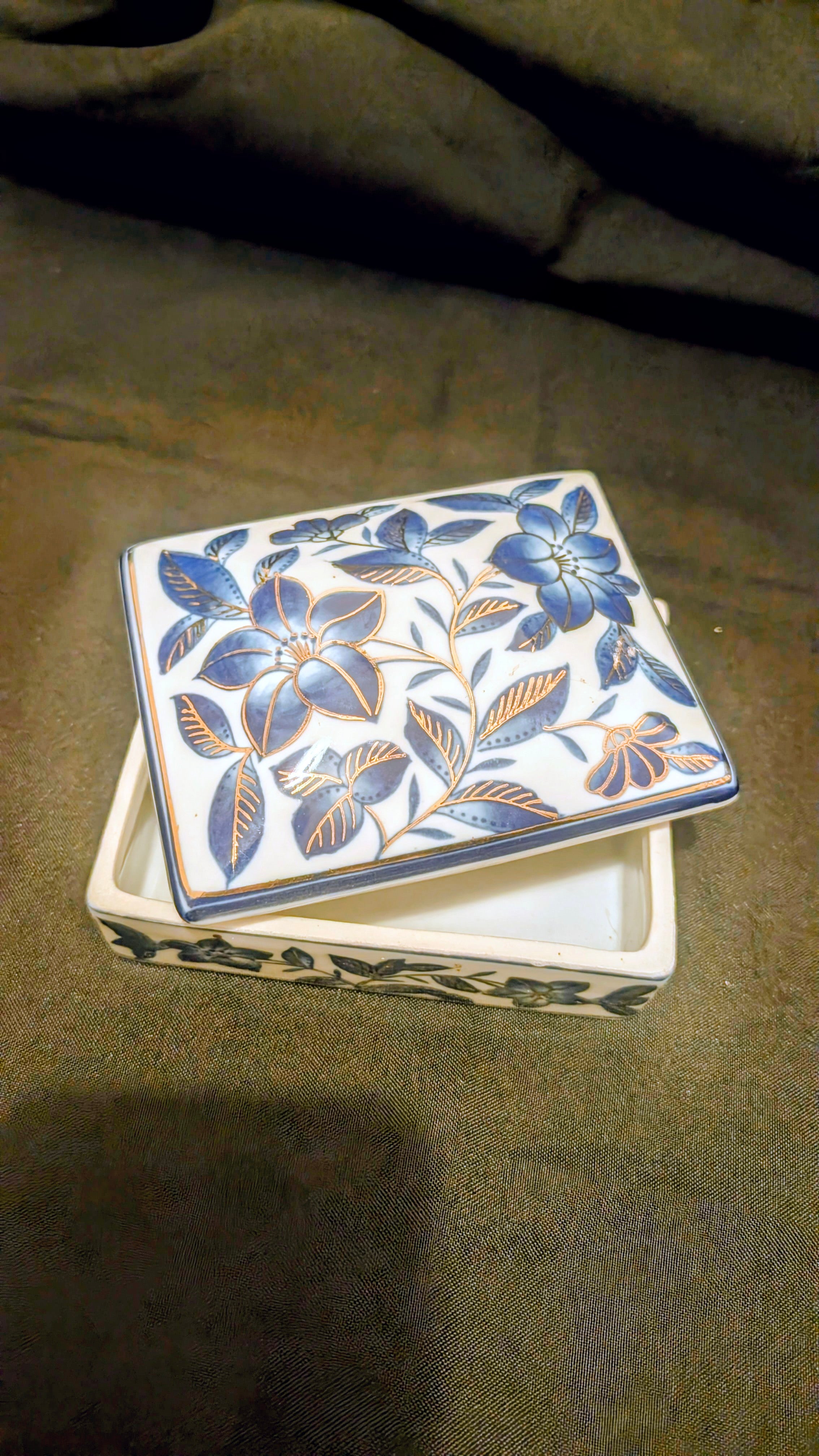 1940's Chinese Porcelain Trinket Box