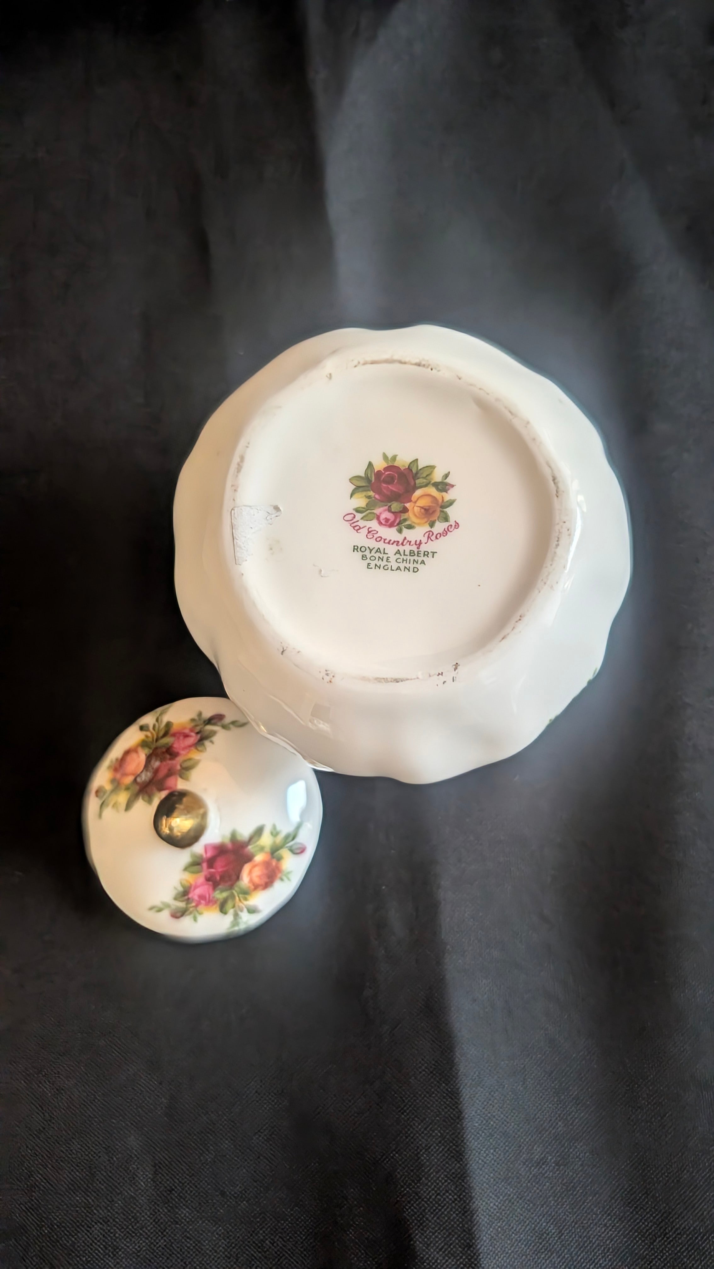 Moonlit Roses | Late 20th Century | England | Fine bone chine Jar