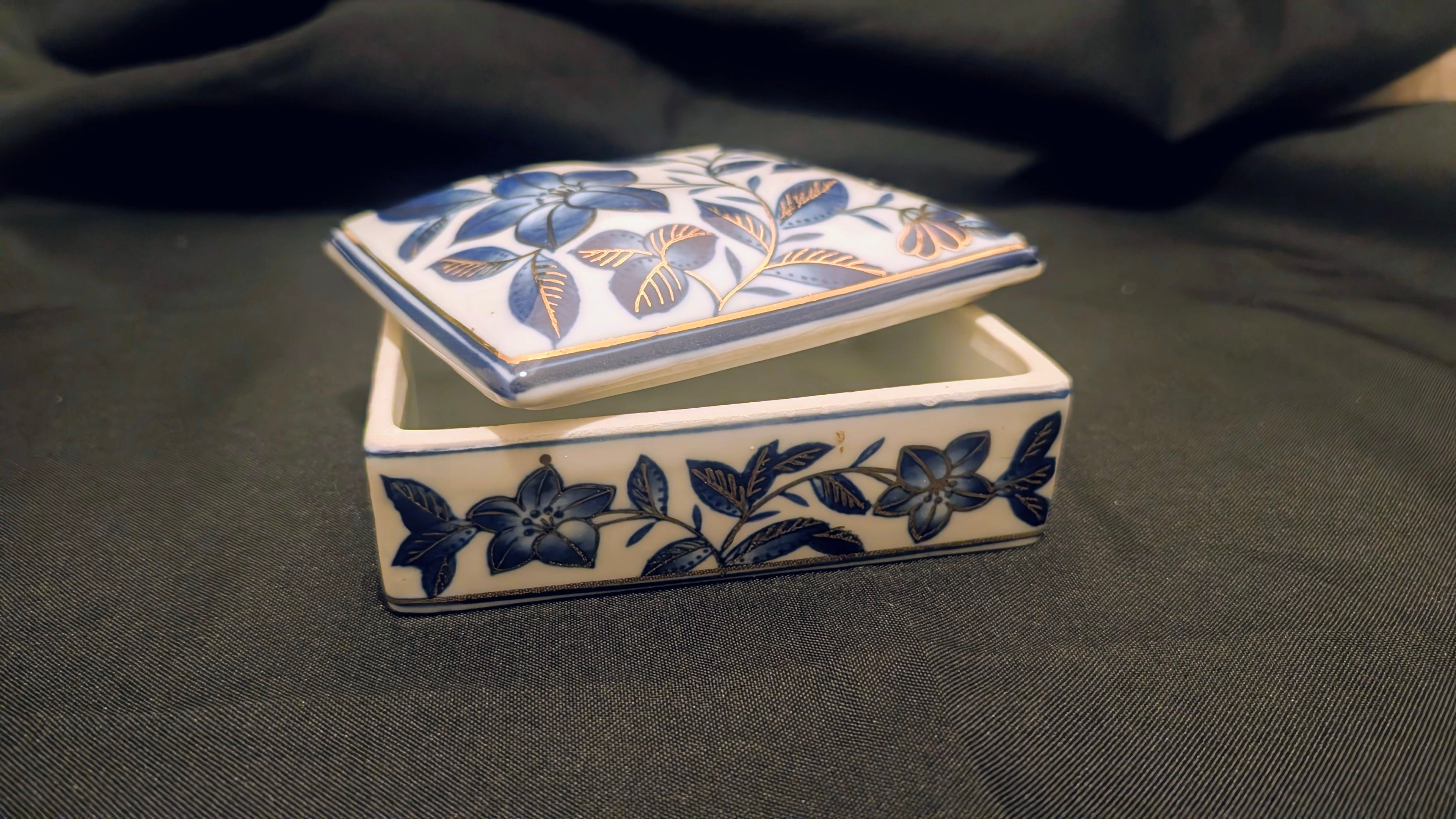 1940's Chinese Porcelain Trinket Box